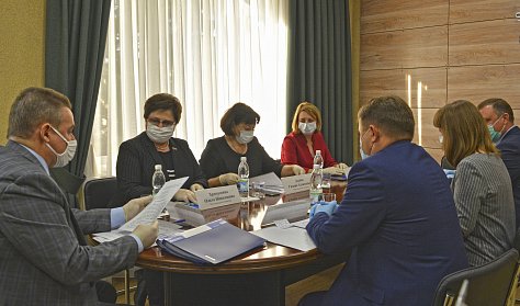 В муниципальных образованиях проходят процедуры выборов глав